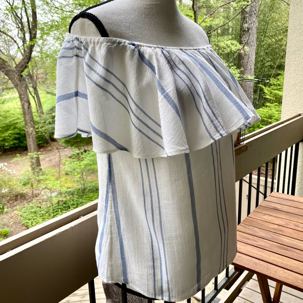 JOIE — beautiful off the shoulder white & blue top ! 🌼 Size XXS — fits S also